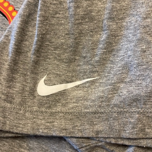 KC Chiefs Nike Gray Super Bowl LVIII Champions Locker Room Trophy T-Shirt - Picture 5 of 5